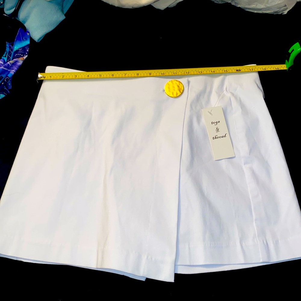 NWT Togs & thread stretchy white half skort  half short size12